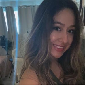 Meet your Posher, Desiree